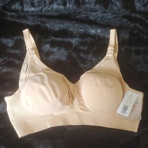 NWT BRAVADO DESIGNS BODY SILK MATERNITY SEAMLESS NURSING BRAS
